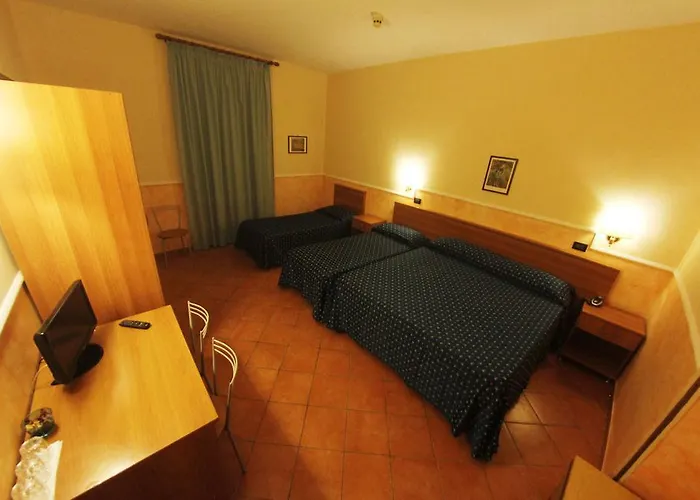 Ascot Hotel 2*